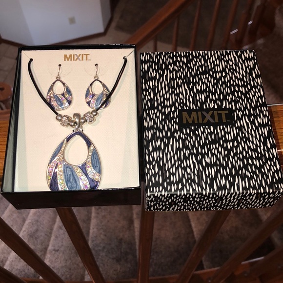 NWT MIXIT Necklace & Earring Set - Picture 2 of 4